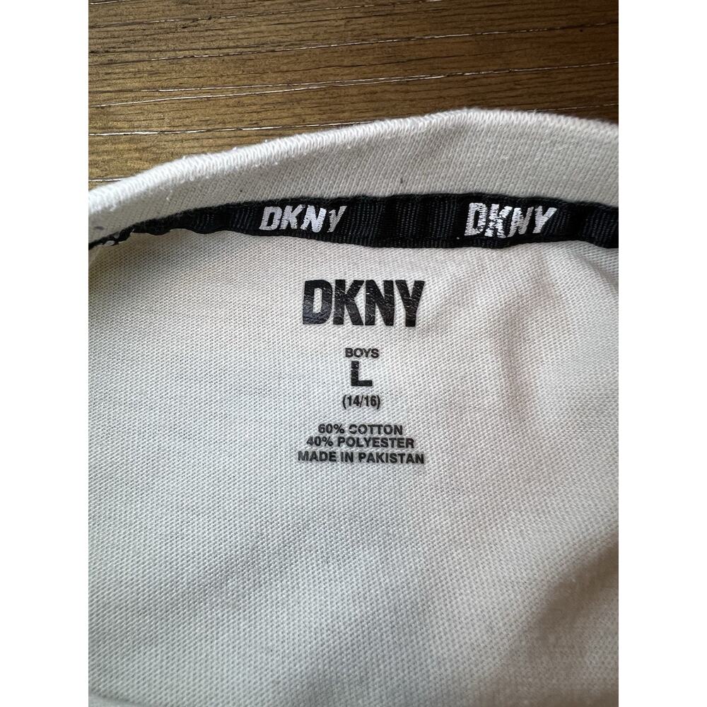 Lot Of 3 Boys T-shirts Size Large True Religion DKNY Levi’s Each Has Flaws - Picture 3 of 14